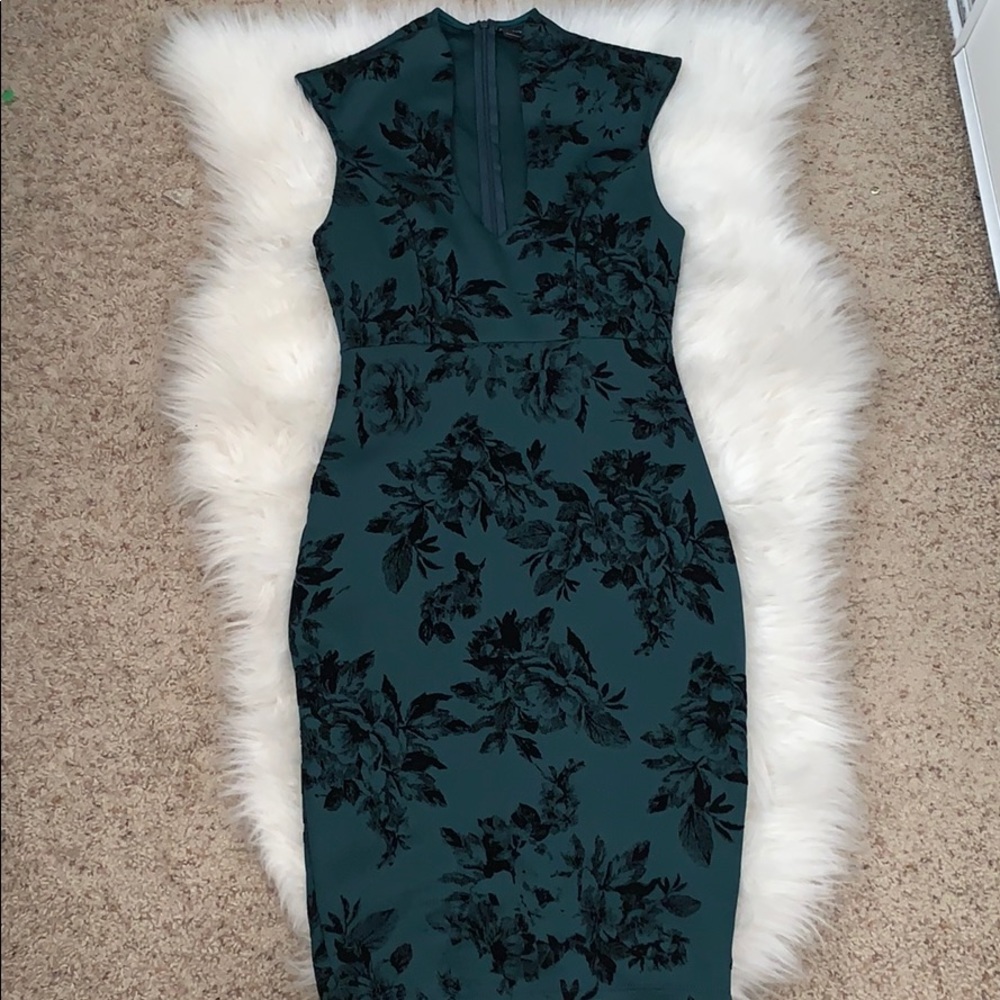 Green bodycon dress.